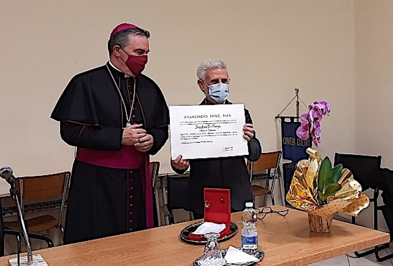 «Medico che vive il vangelo»: Pino Di Menza è commendatore pontificio